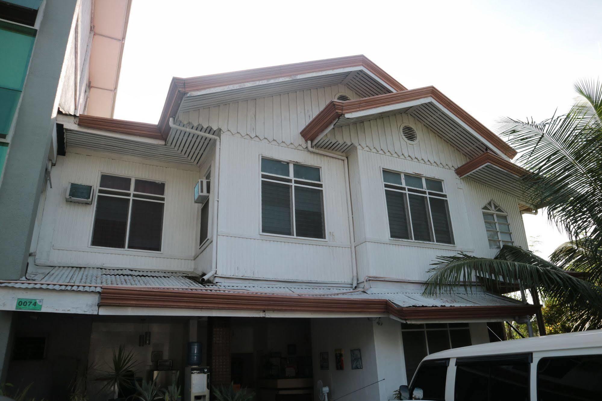 Newport Oak Pension Inn Tagbilaran Exterior foto
