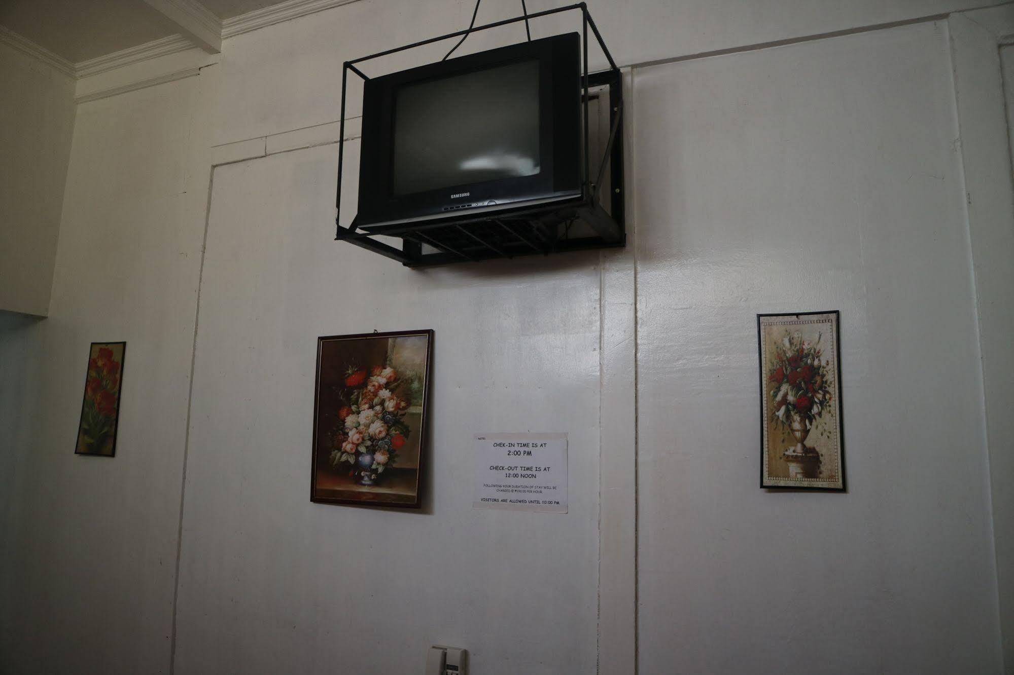 Newport Oak Pension Inn Tagbilaran Exterior foto