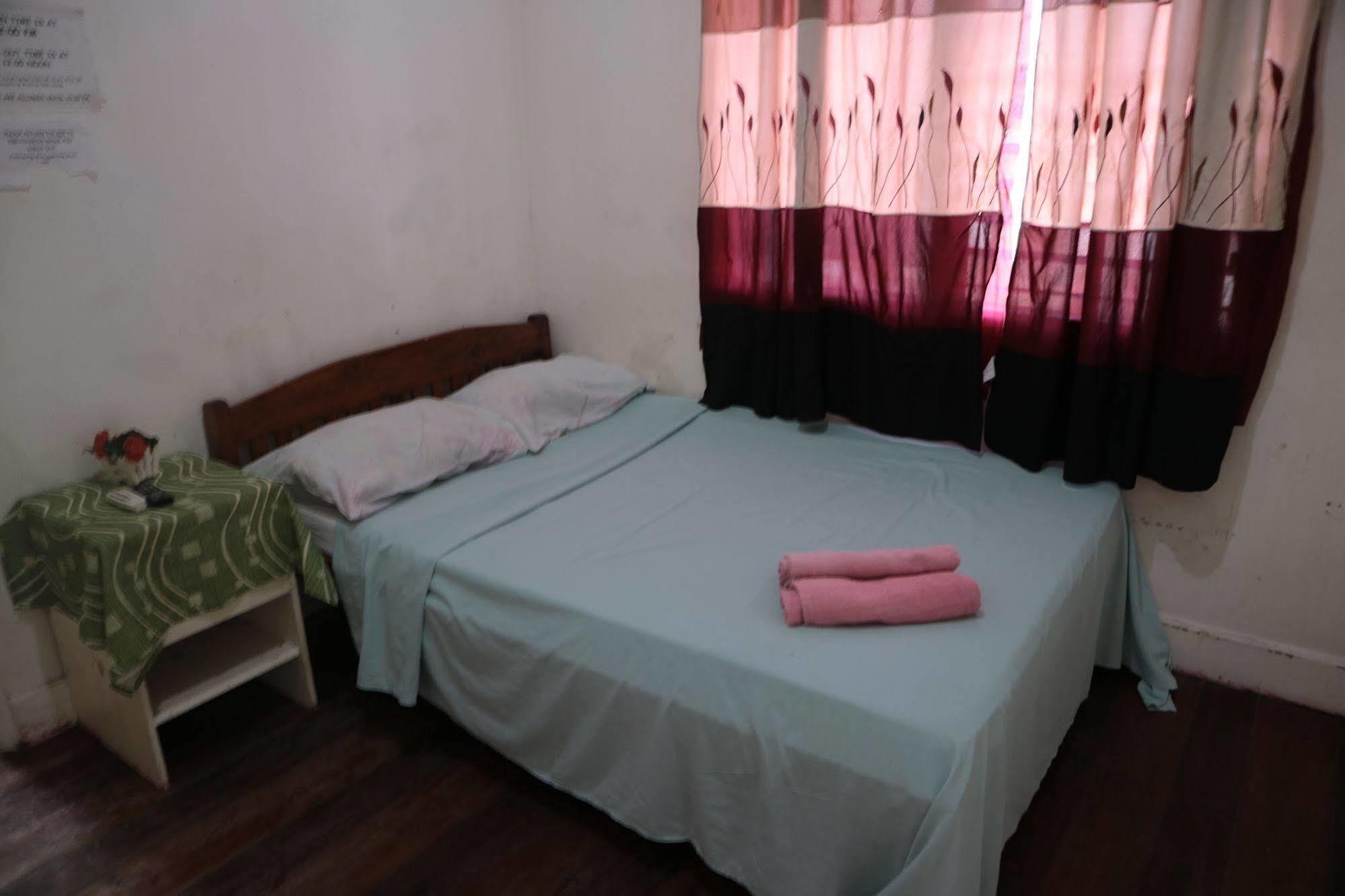 Newport Oak Pension Inn Tagbilaran Exterior foto