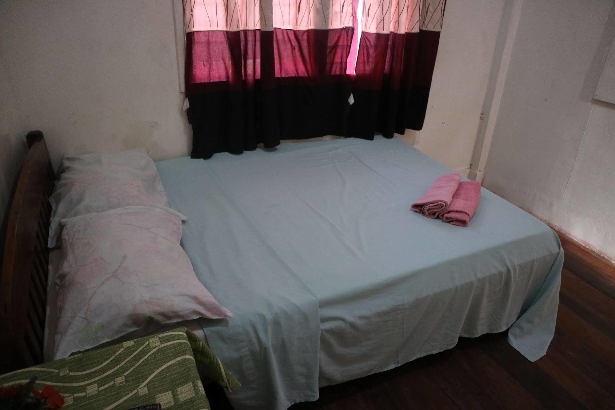 Newport Oak Pension Inn Tagbilaran Exterior foto