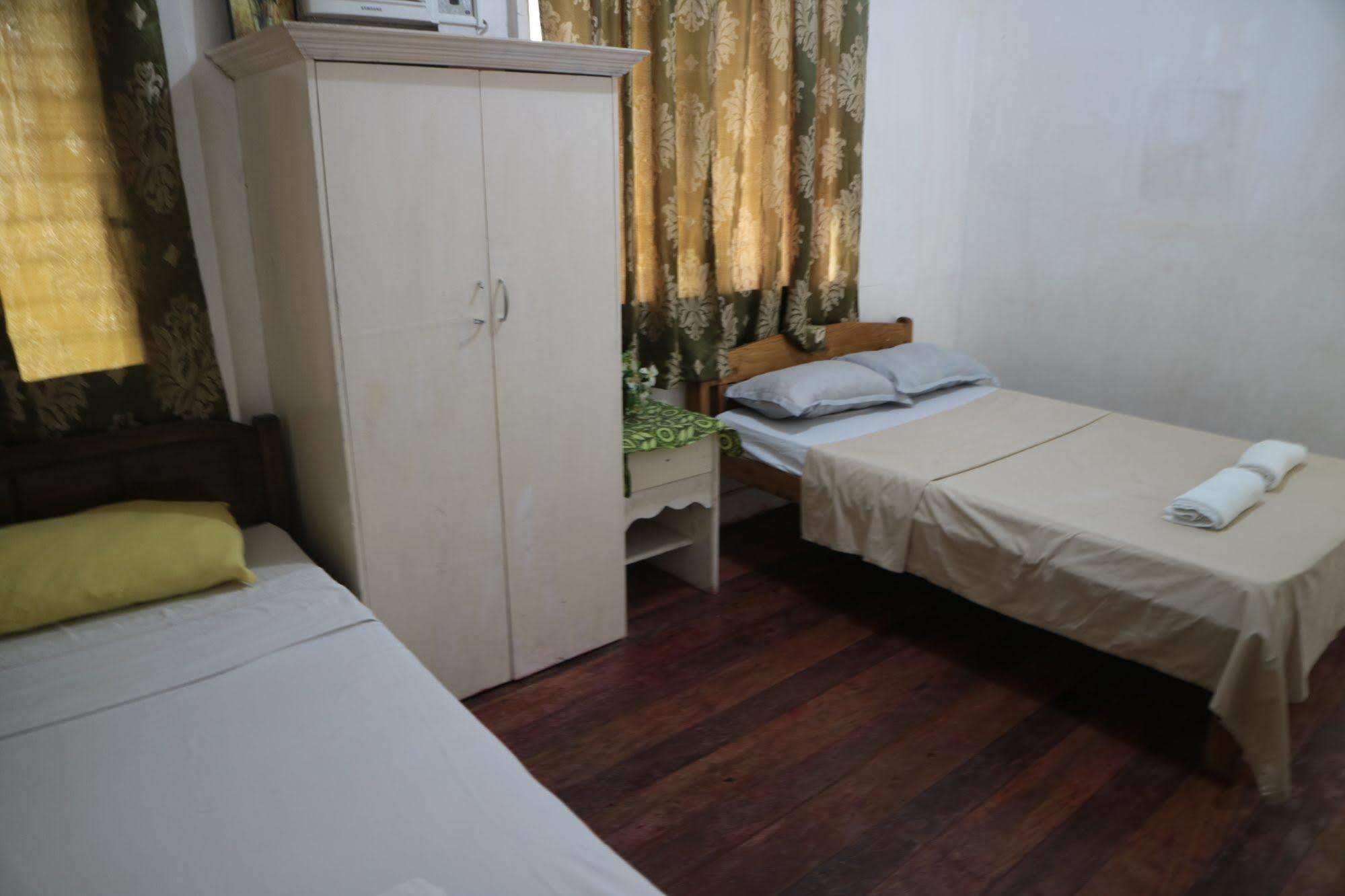 Newport Oak Pension Inn Tagbilaran Exterior foto